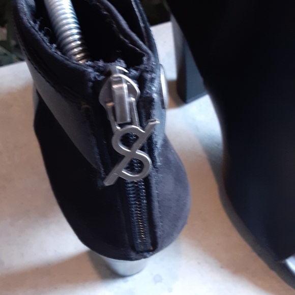 parker & sky, Peep Toe Stack Heel in Faux Leather & Suede, 9.5 - Picture 3 of 12